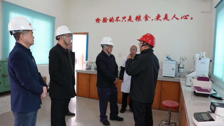 江油市委常委、市纪委书记、市监委主任罗鉴到星农粮油集团开展“纪委书记盯粮库”工作